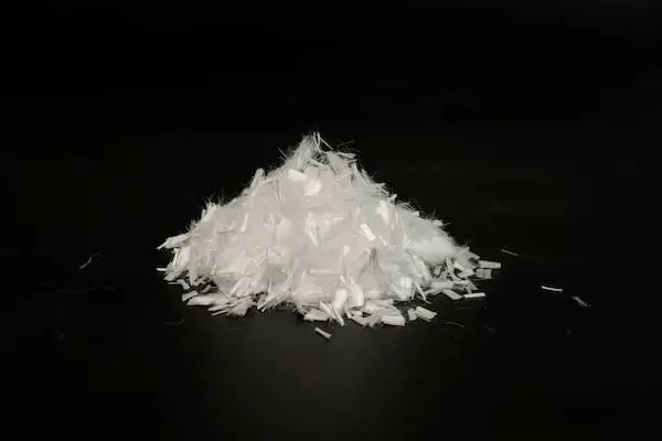 ألياف PP في خلفية سوداء